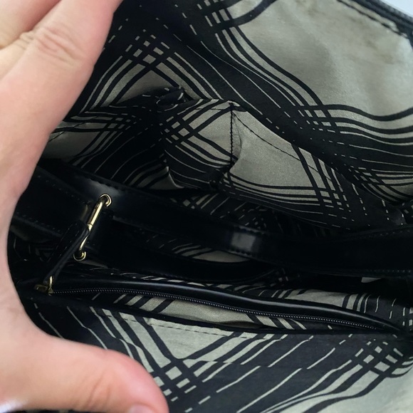 2/45$ London fog bag like new - Picture 3 of 4